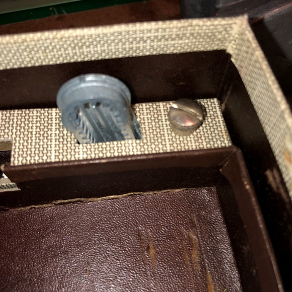 Vintage Greist Products Rotary Buttonholer with attachments and manual - 1956- - Picture 6 of 7